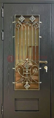 Одностворчатая железная дверь со стеклом и ковкой для дома ДСК-101 в Ступино